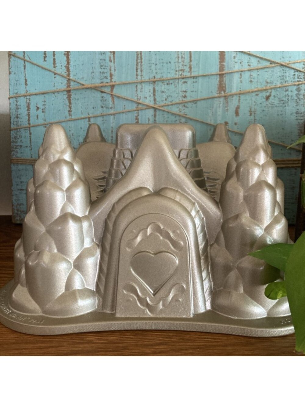 Nordic Ware Hansel & Gretel Bundt Cake Pan Mold Gingerbread Castle Cottage